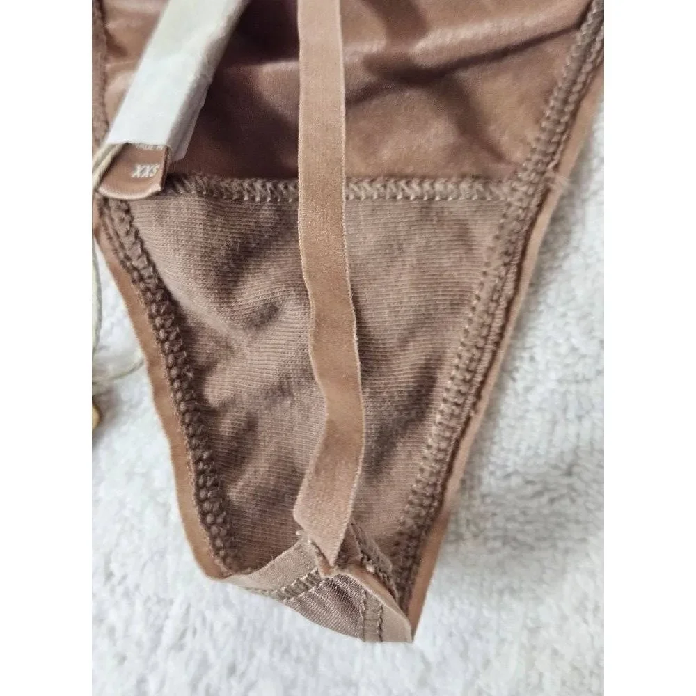 Skims string panty Nwt‎